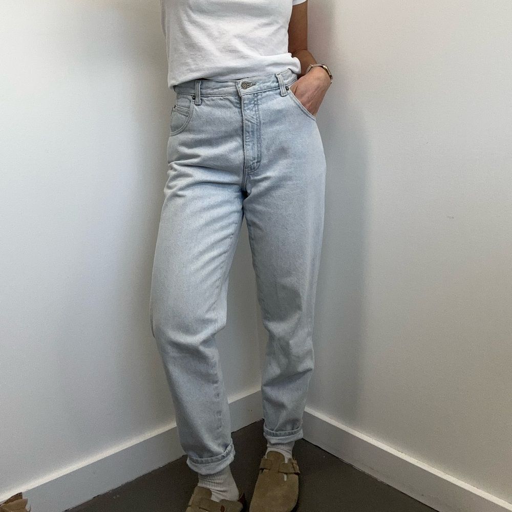 Vintage 80’s Lightwash Blue Denim High Rise Tapered Mom Jeans Size 29 (US 6)